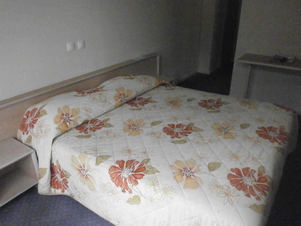 Hotel Le Richiardi Carqueiranne Zewnętrze zdjęcie